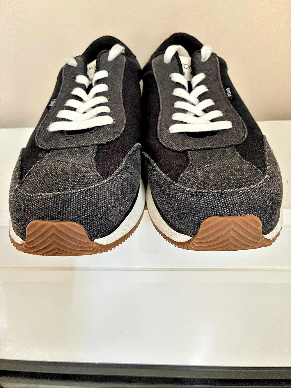 TOMS TRVL LITE Canvas Retro Sneaker Black & White US 9.5